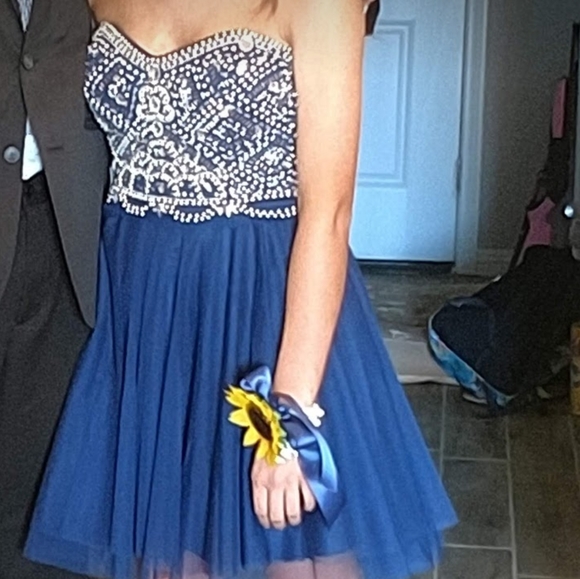 Short Navy semi formal dress - Picture 3 of 7